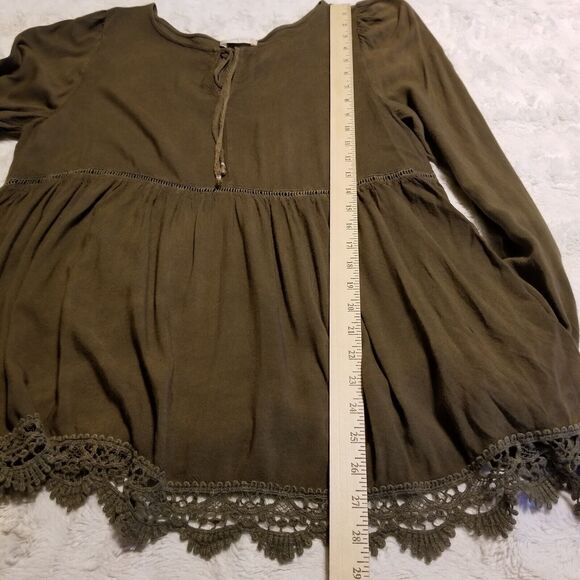 Altar'd State Top Womens Medium Green Boho Flowy Bell Sleeve Peasant Lace - Picture 7 of 10